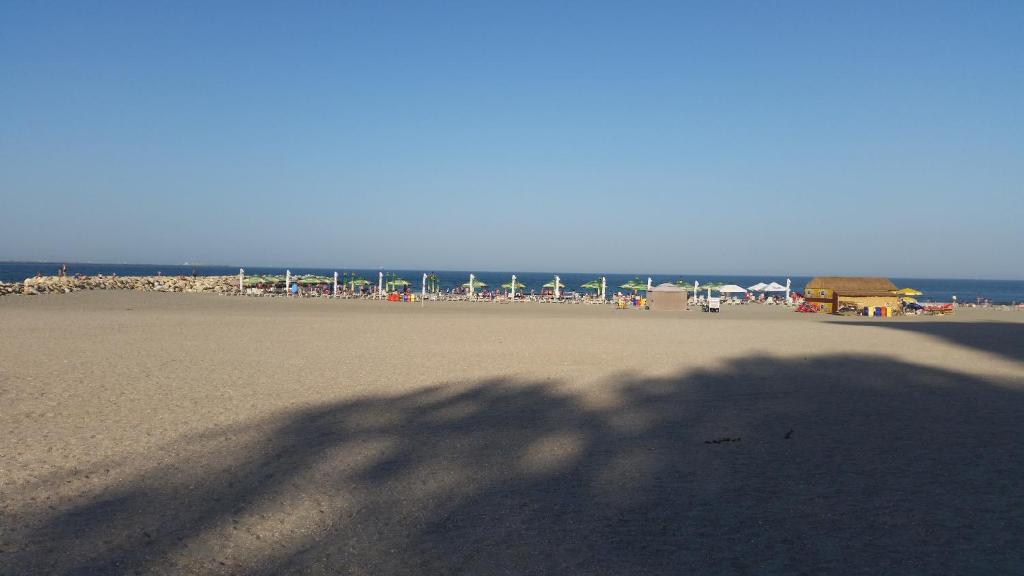Plaja apropiată de Casa Tatiana